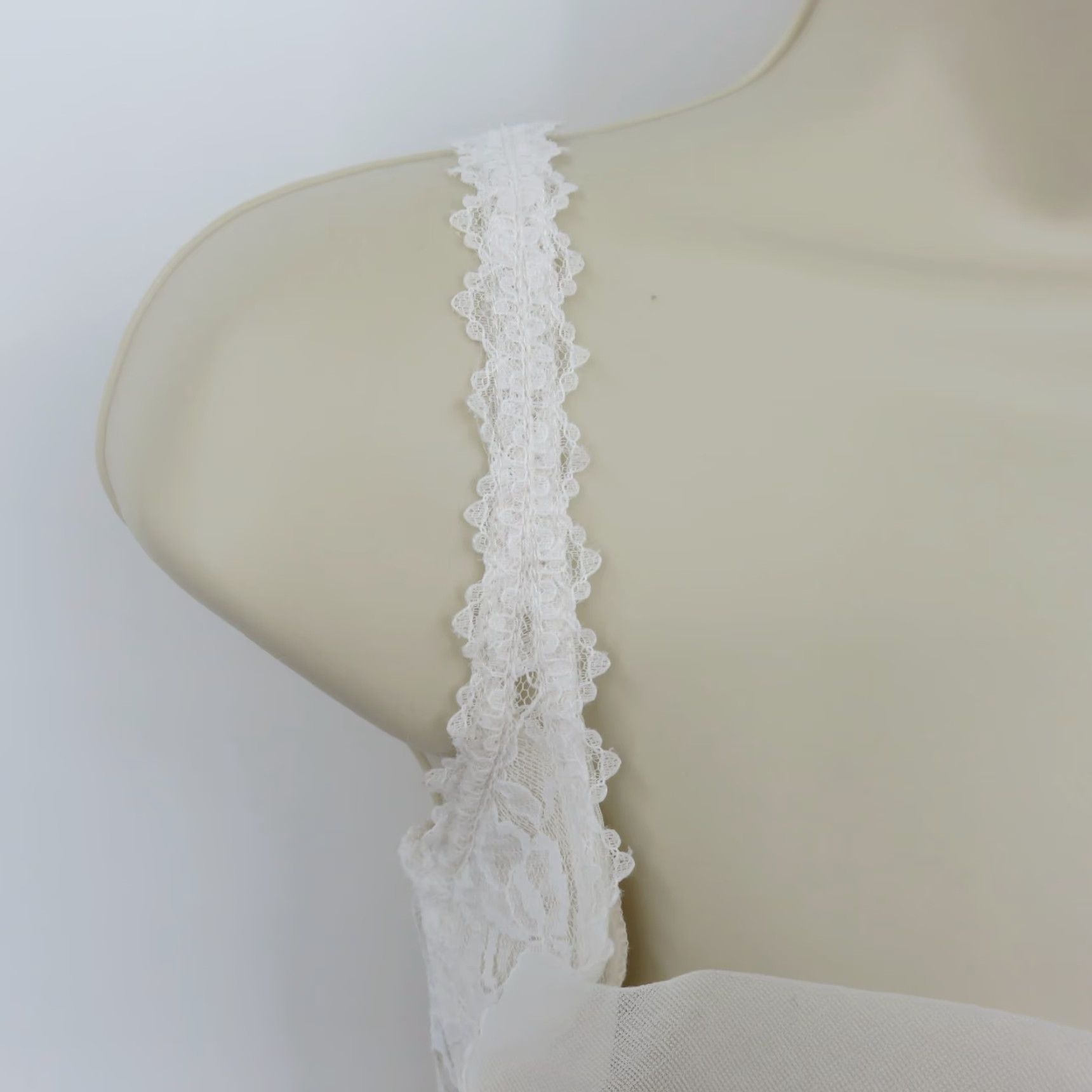 Vintage VINTAGE Jezebel Bra Balconette 38D 38DD White Floral Lace Tulle Underwire Nylon Blended Fabric 400 Hooks & Eye Womens Size ONE SIZE - 2 Thumbnail