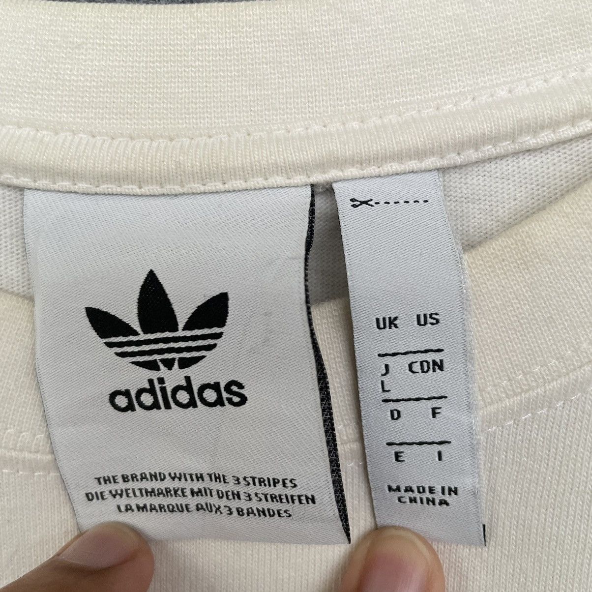 Adidas 2019 Adidas Originals T Shirt Size US L / EU 52-54 / 3 - 3 Thumbnail