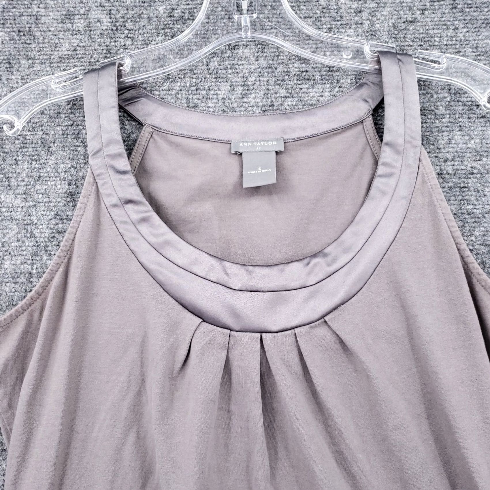 Ann Taylor Ann Taylor Gray Scoop Neck Sleeveless Pleated Tank Shirt Top Womens S Small Size S / US 4 / IT 40 - 3 Thumbnail