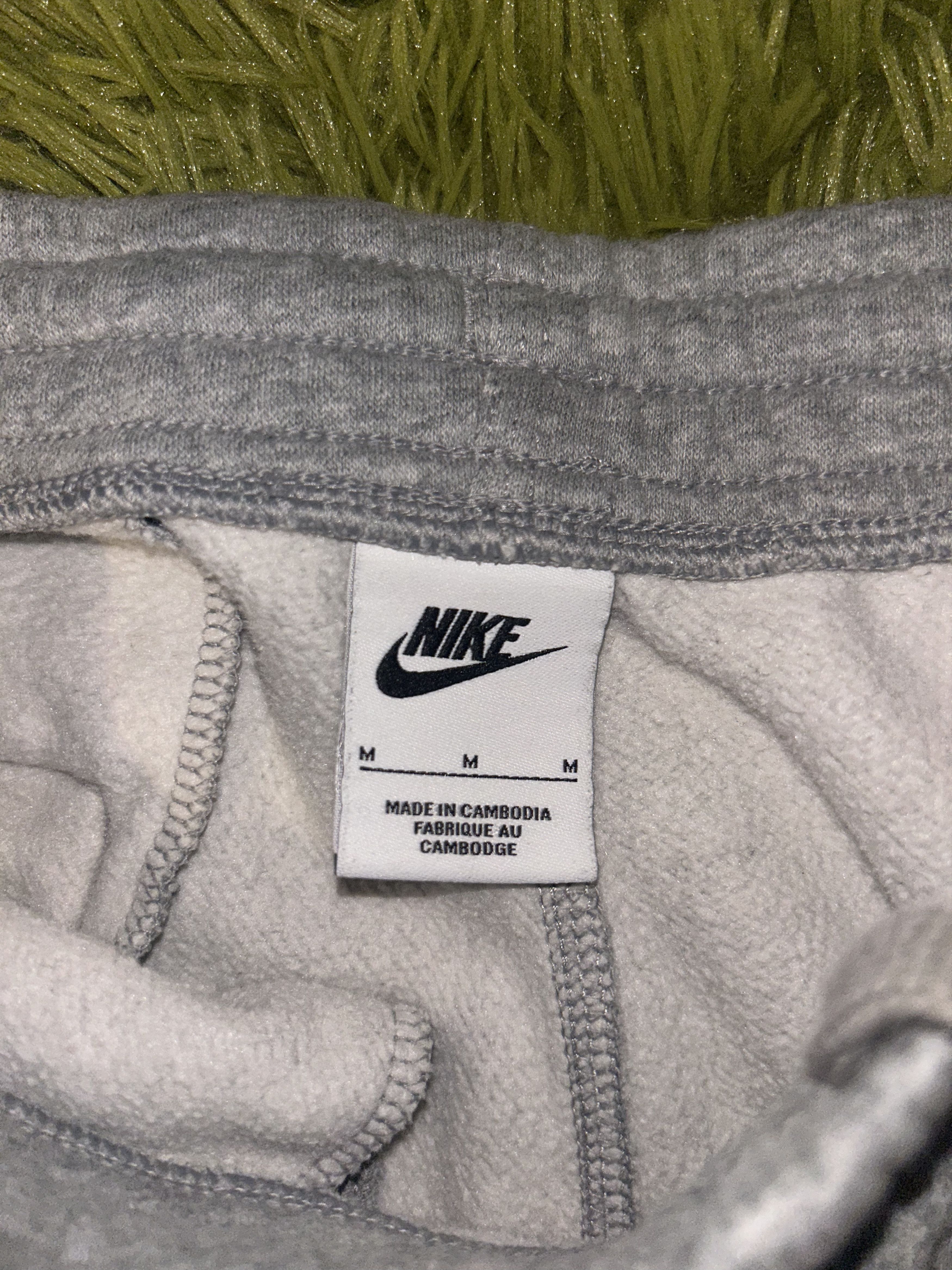 Nike grey nike sweatpants Size US 37 - 4 Thumbnail
