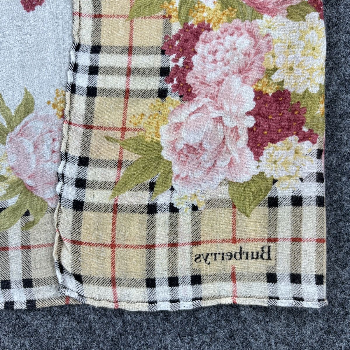 Burberry × Vintage Handkerchief # E034 # Bandana # Neckerchief Size ONE SIZE - 6 Thumbnail