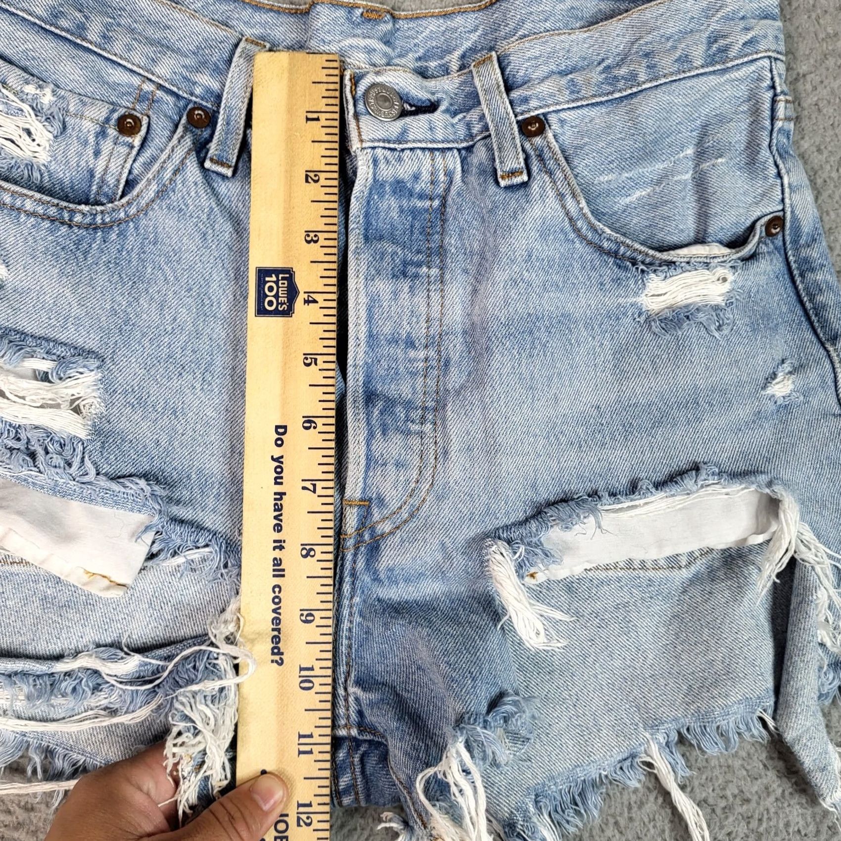 Levi's LEVI'S Women's Blue 100% Cotton Distressed Big E Casual Flat Front Short Size W27 Regular 27" Blue Size 27" / US 4 / IT 40 - 7 Thumbnail