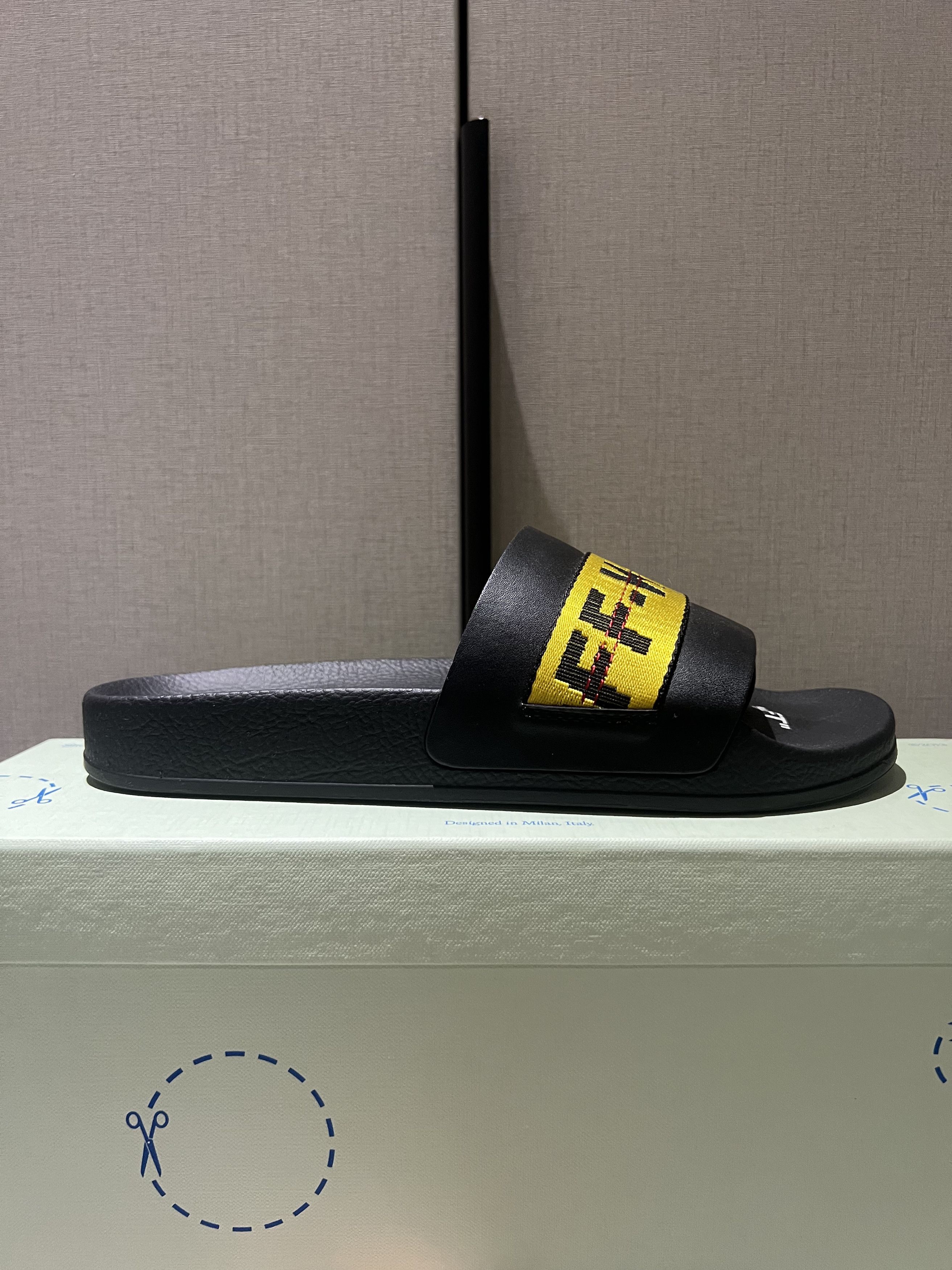 Off-White Off-White Industrial Belt Slider Black Yellow Size US 6.5 / EU 39-40 - 1 Thumbnail