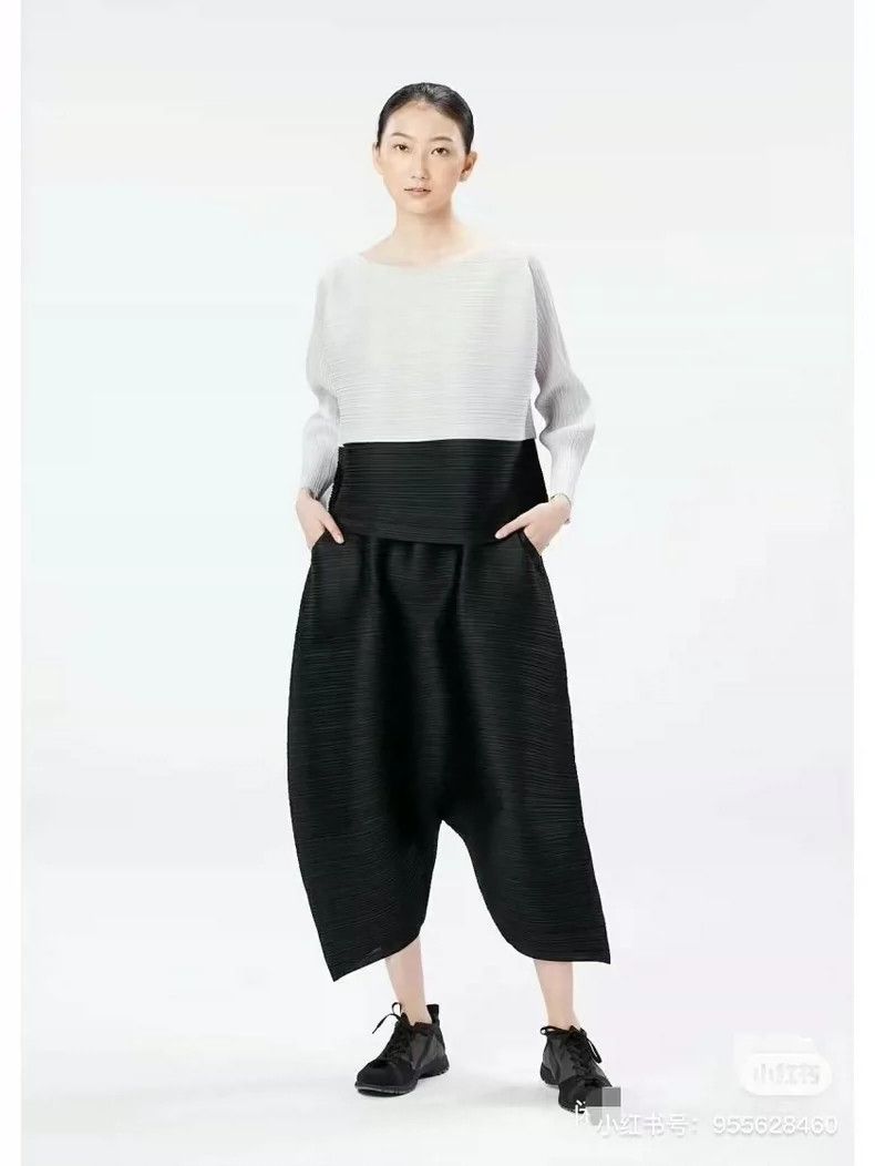 Issey Miyake Issey Miyake size:3 Black pleated pants Size 42" / US 20 - 1 Thumbnail
