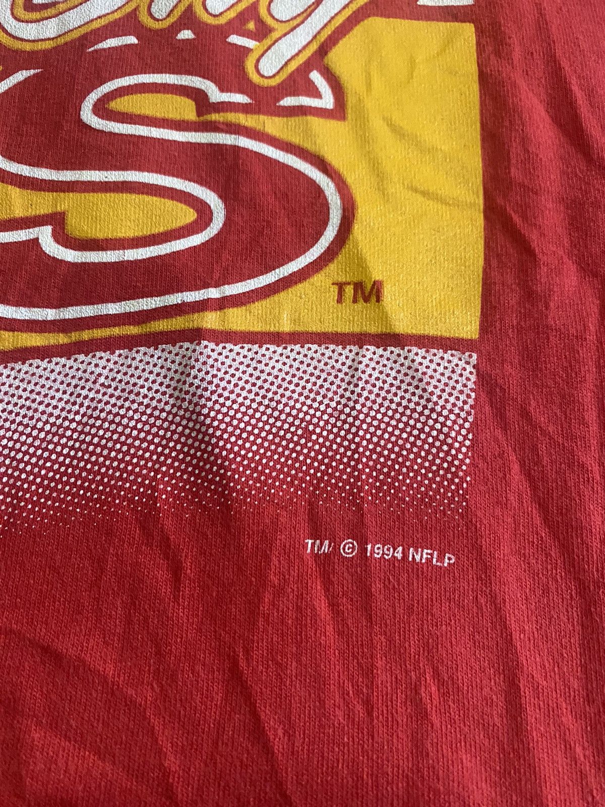 NFL × Salem Sportswear × Vintage Vtg 1994 NFL Kansas City Chiefs All Overprint Tshirt Size US L / EU 52-54 / 3 - 4 Thumbnail