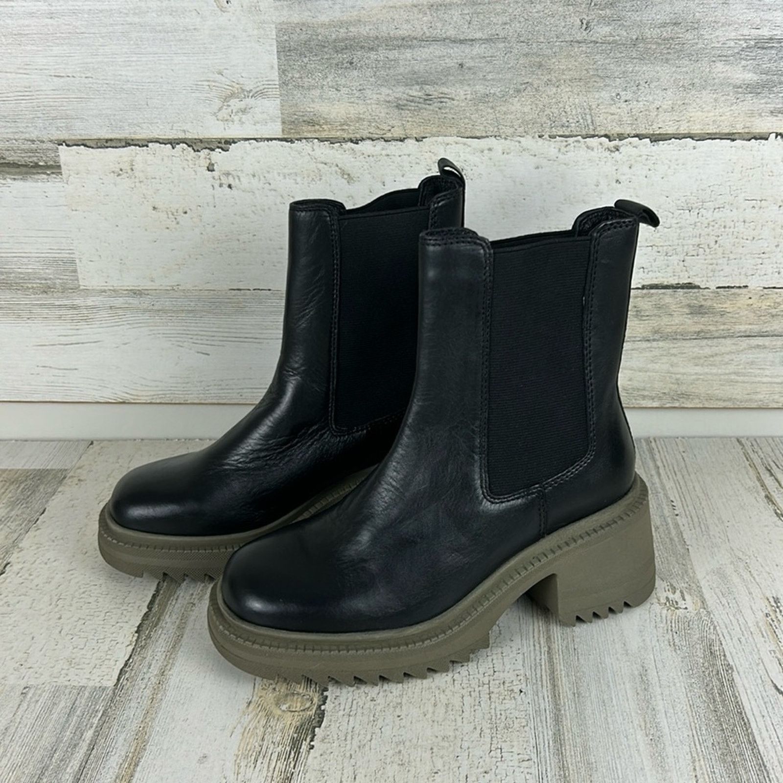 Vince Camuto Vince Camuto Anikaa womens 5 1/2M Black leather ankle boots Size US 5.5 / IT 35.5 - 1 Thumbnail