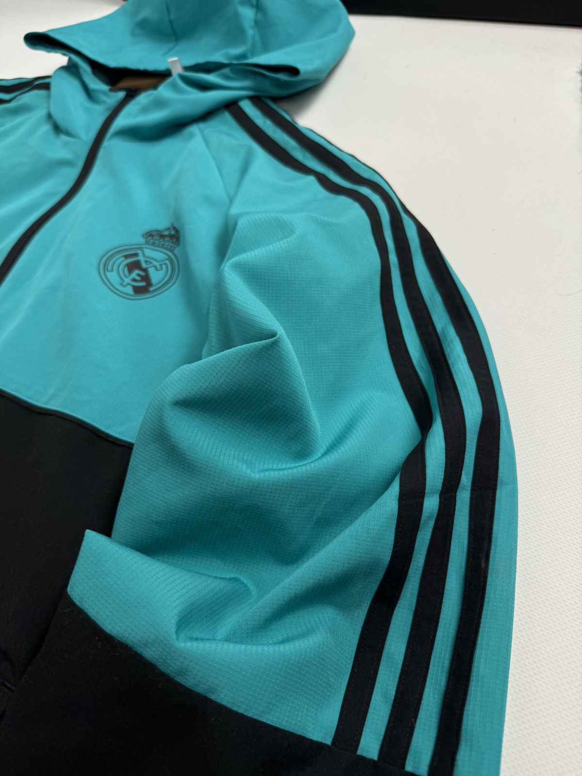 Adidas Adidas Real Madrid Presentation 2018 Blokecore Nylon Jacket Size US L / EU 52-54 / 3 - 3 Thumbnail