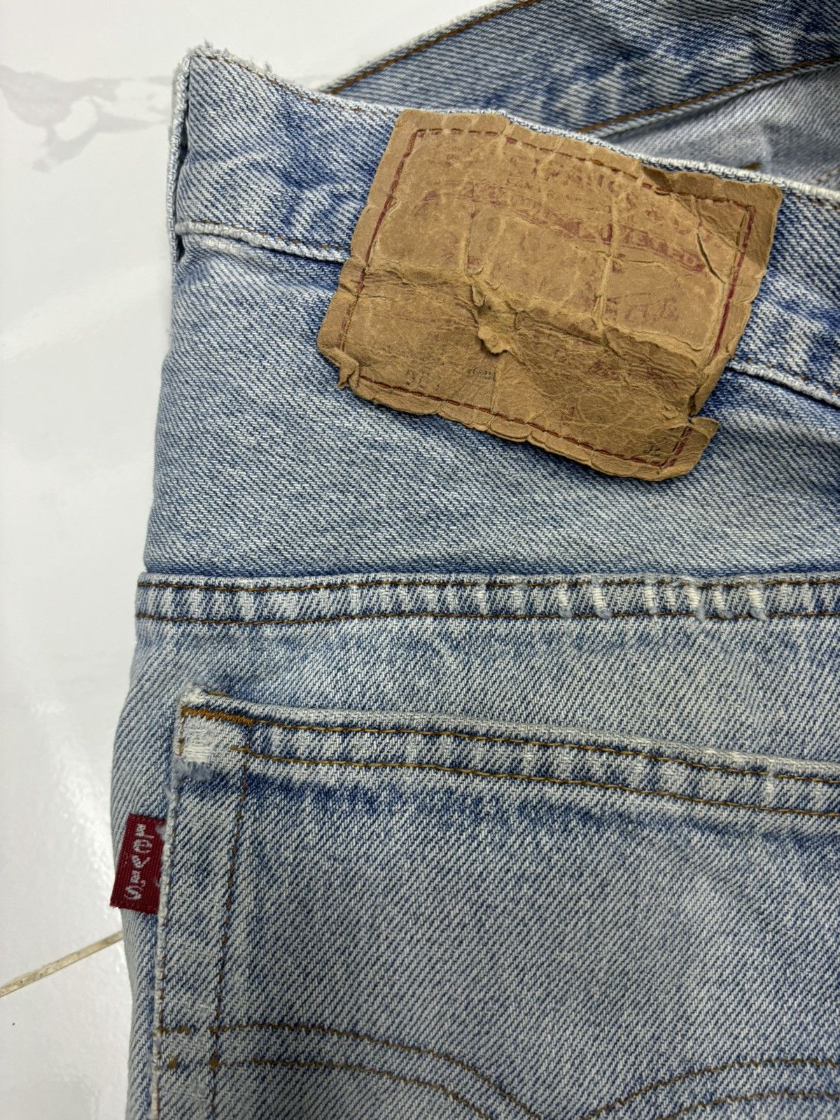 Levi's VINTAGE 80s LEVIS 501 DISTRESSED DENIM JEANS Size US 33 - 9 Thumbnail
