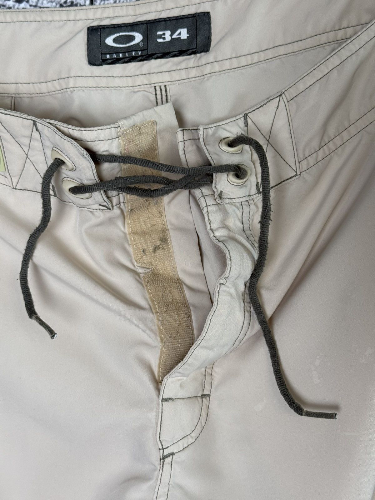 Oakley Vintage Oakley Beige Board Shorts Surf Swim Trunks Big Logo Size US 34 / EU 50 - 16 Thumbnail