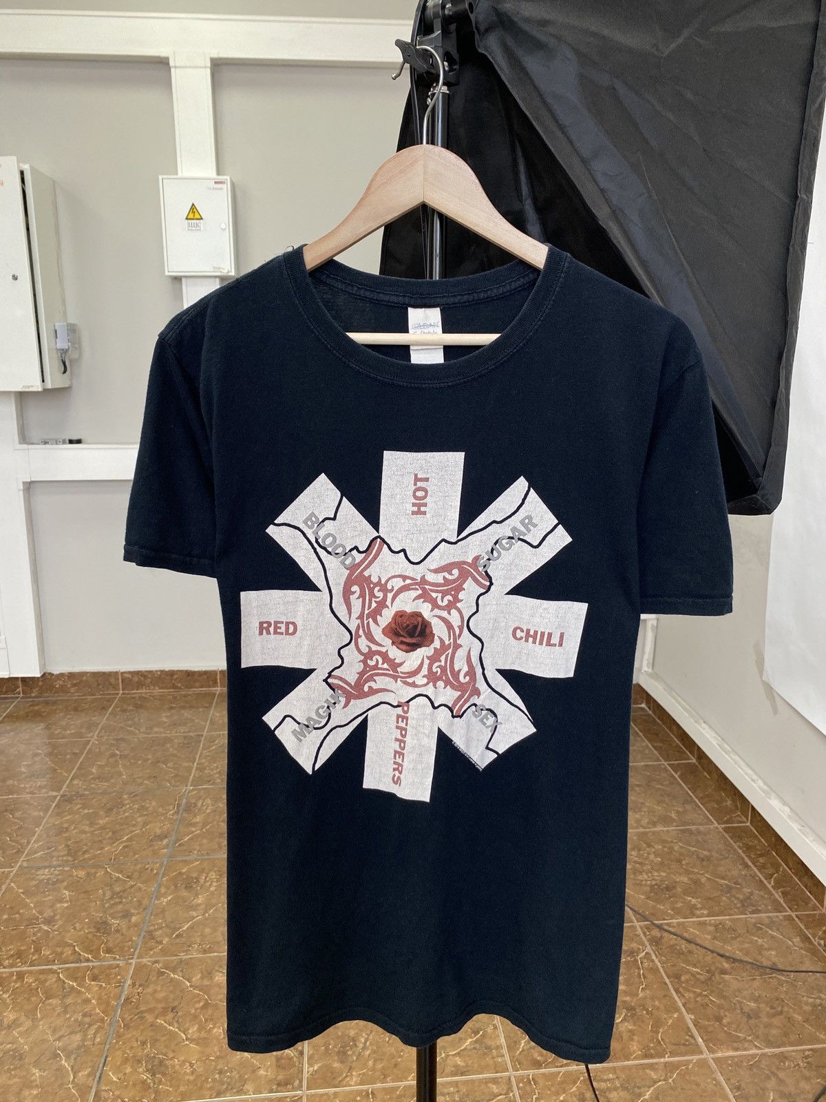 Band Tees 🇺🇸 Vintage Y2K Red Hot Chili Peppers 2016 T-Shirt Rare Retro Size US L / EU 52-54 / 3 - 1 Thumbnail