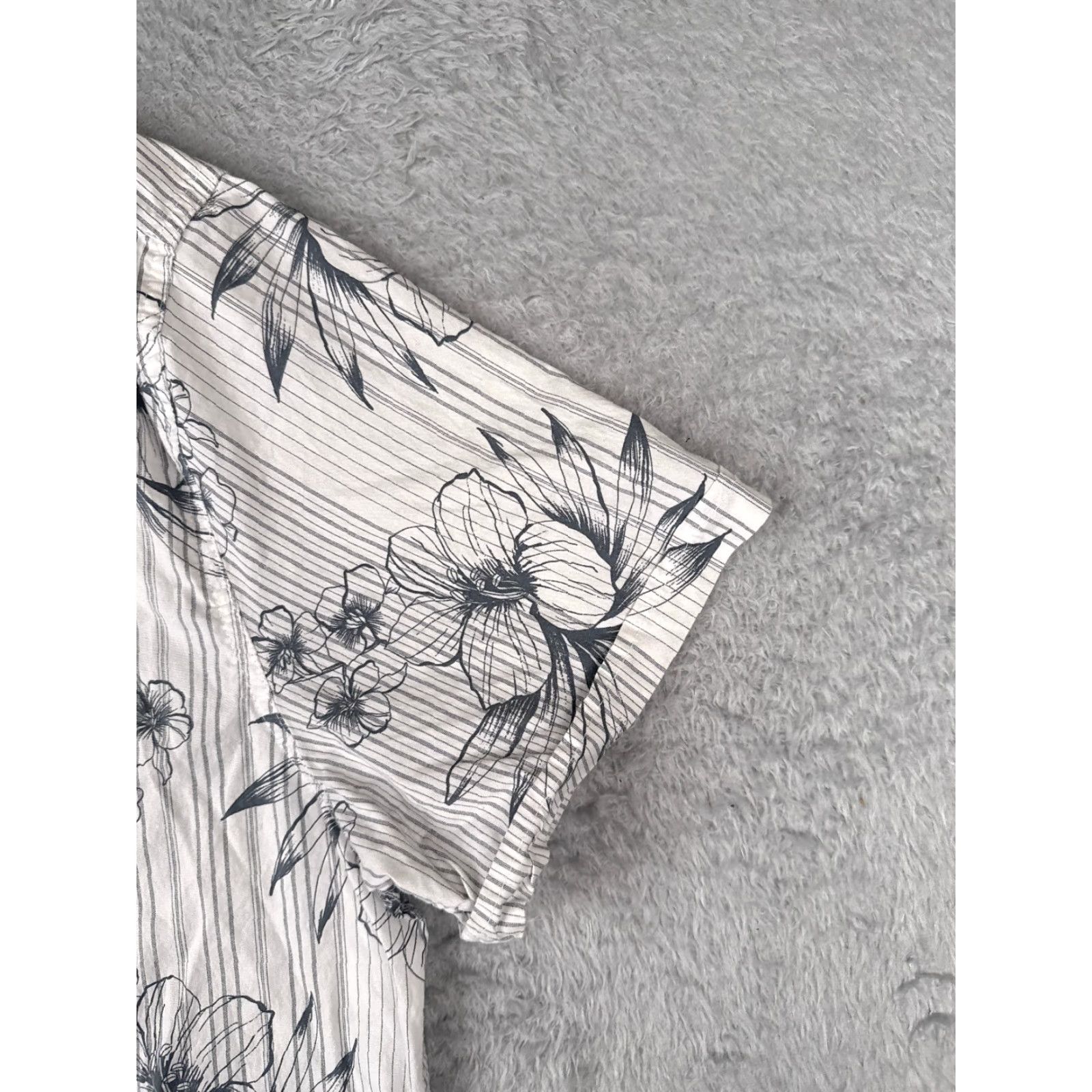 Lee Lee Shirt Men 2XL White Fitted Button Up Cotton Hawaiian Floral Short Sleeve Pinstripe Beach Vacation Aloha Resort Size US XXL / EU 58 / 5 - 2 Thumbnail