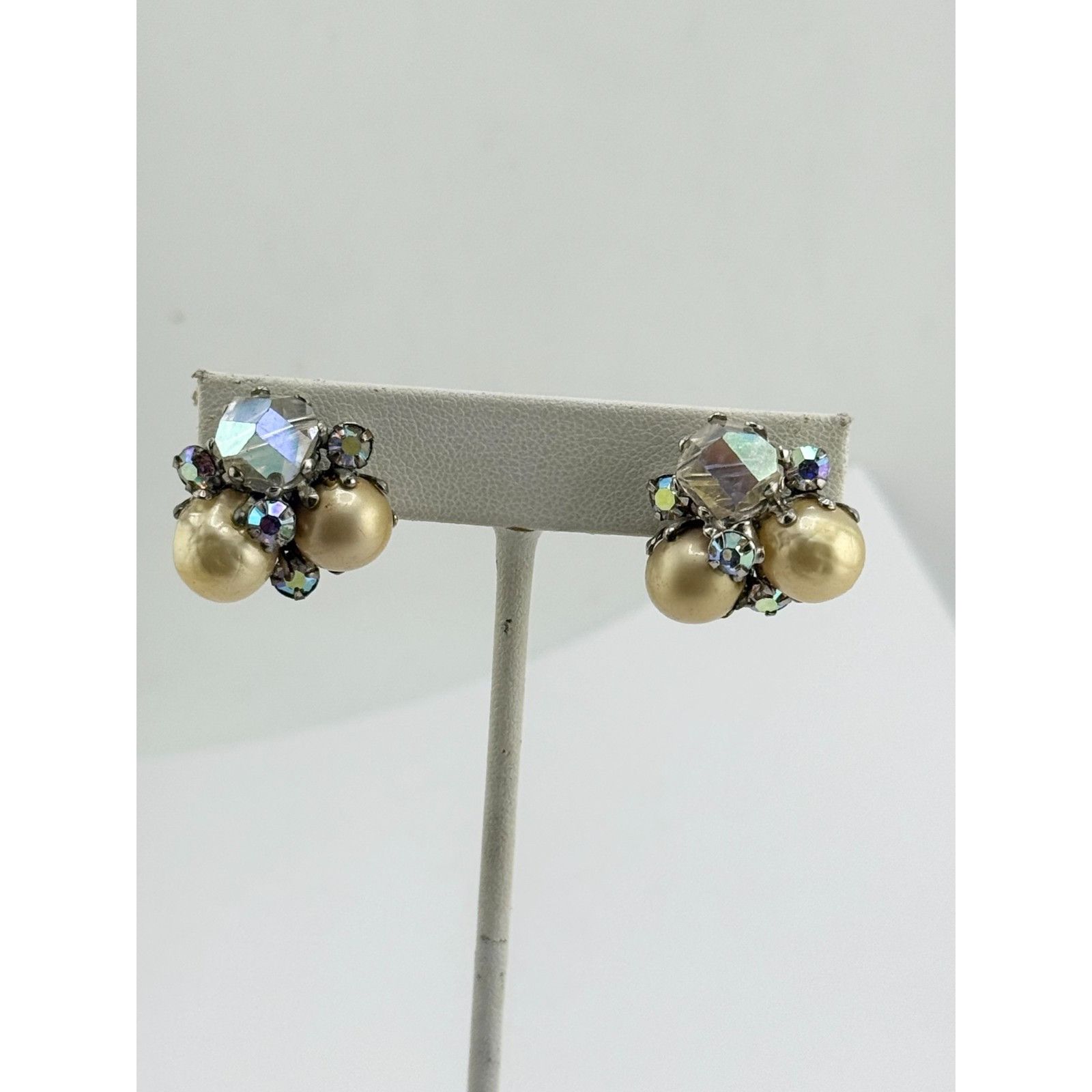 Vintage Vintage Vogue rhinestone crystal pearl cluster earrings Size ONE SIZE - 3 Thumbnail