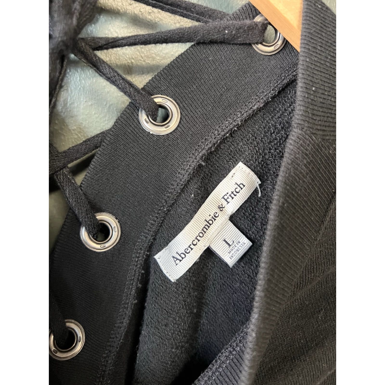 Abercrombie & Fitch Abercrombie & Fitch Womens Black Back Tie Pullover Sweatshirt L Adults Size Large Black Pullover Sweatshirt Womens Tie Back Abercrombie & Fitch Size L / US 10 / IT 46 - 3 Thumbnail