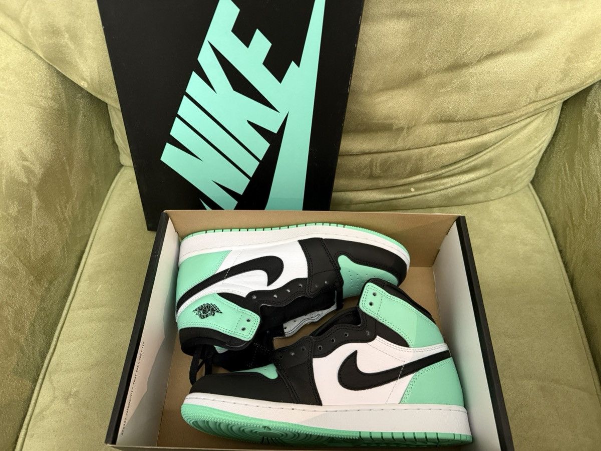 Jordan Brand Nike Jordan 1 “Green Glow” Hi, New in Box Xtra Laces 6.5y 8w Size US 6.5 / EU 39-40 - 4 Thumbnail