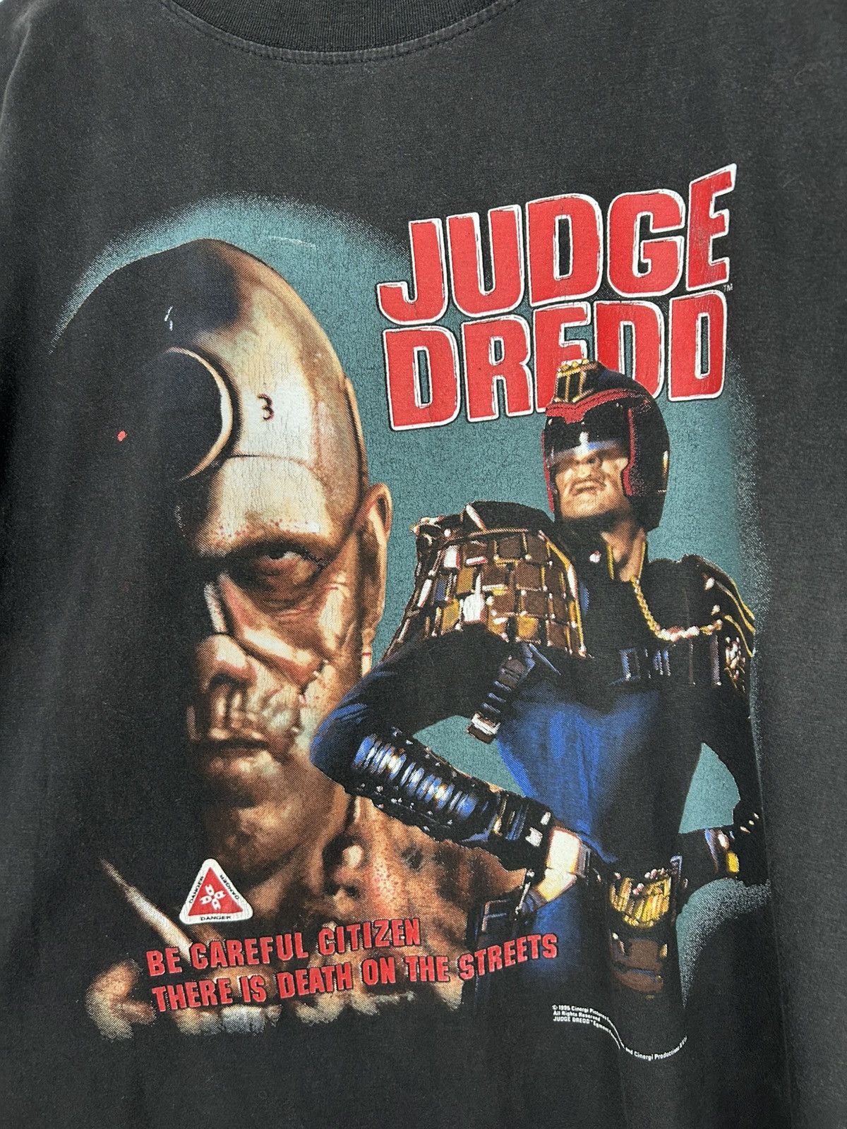 Vintage Vintage Judge Dredd 1995 Movie Graphic Tee Archive Rare Size US XL / EU 56 / 4 - 4 Thumbnail
