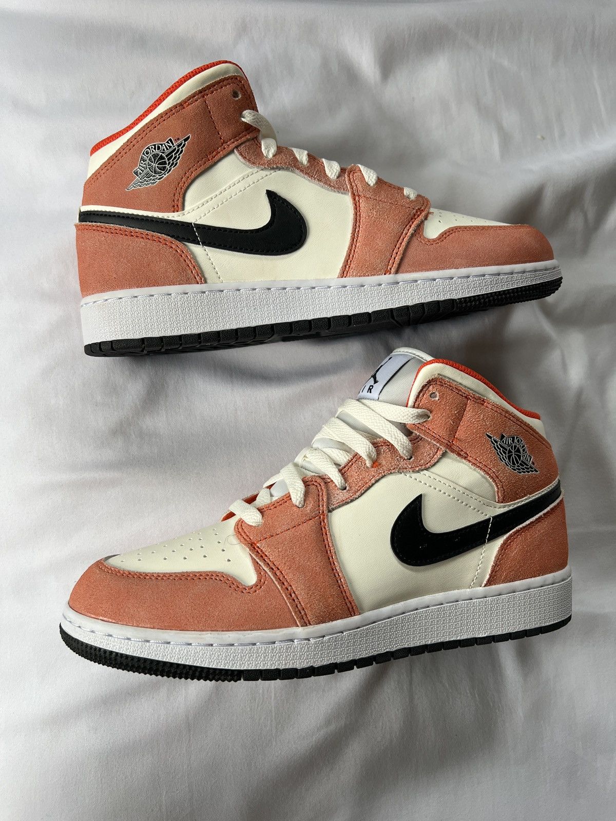Jordan Brand AIR JORDAN 1 MID SE (GS) Size US 7 / EU 40 - 1 Thumbnail