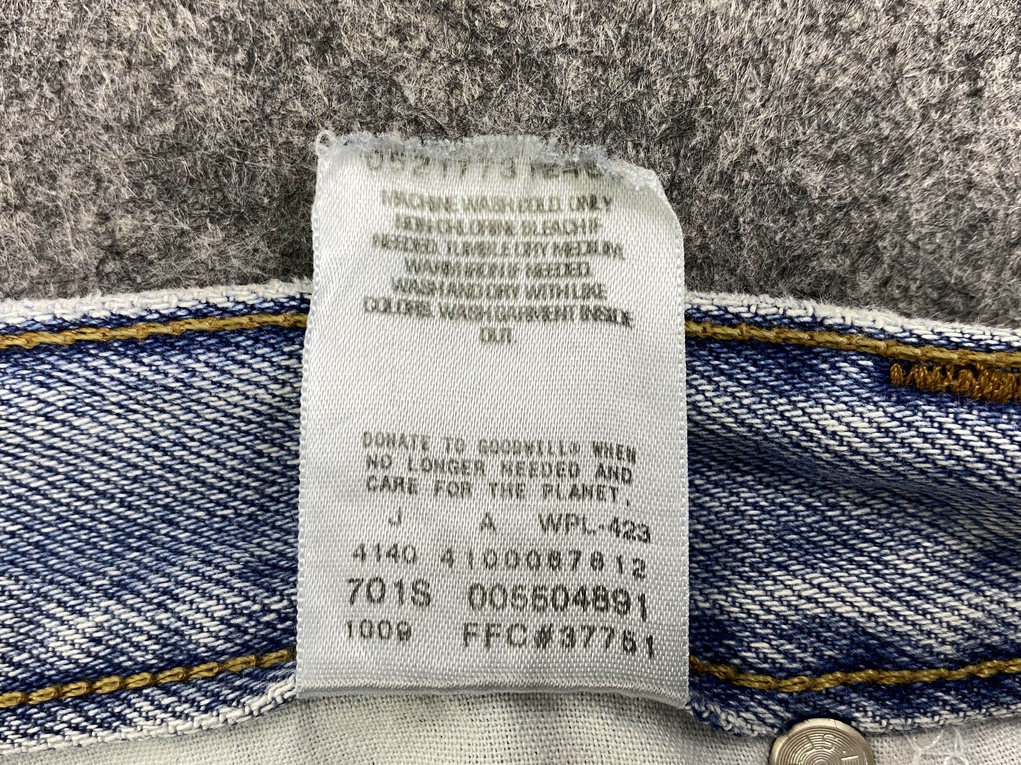 Levi's Vintage Clothing Light Blue Wash Vintage Levi's 550 37x28 Denim -JN1829 Size US 37 - 9 Thumbnail