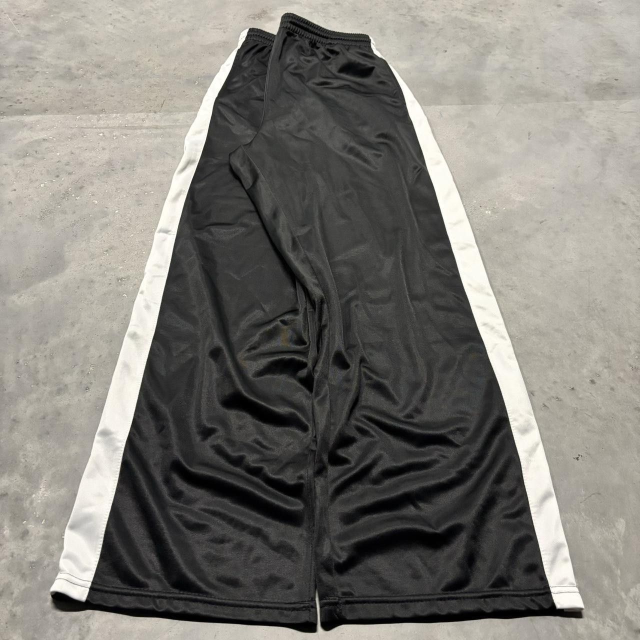 Japanese Brand × Vintage Crazy Vintage Y2K/2000s Baggy Black White Striped Skater Drill Essential Track Pants! Size US 32 / EU 48 - 2 Thumbnail