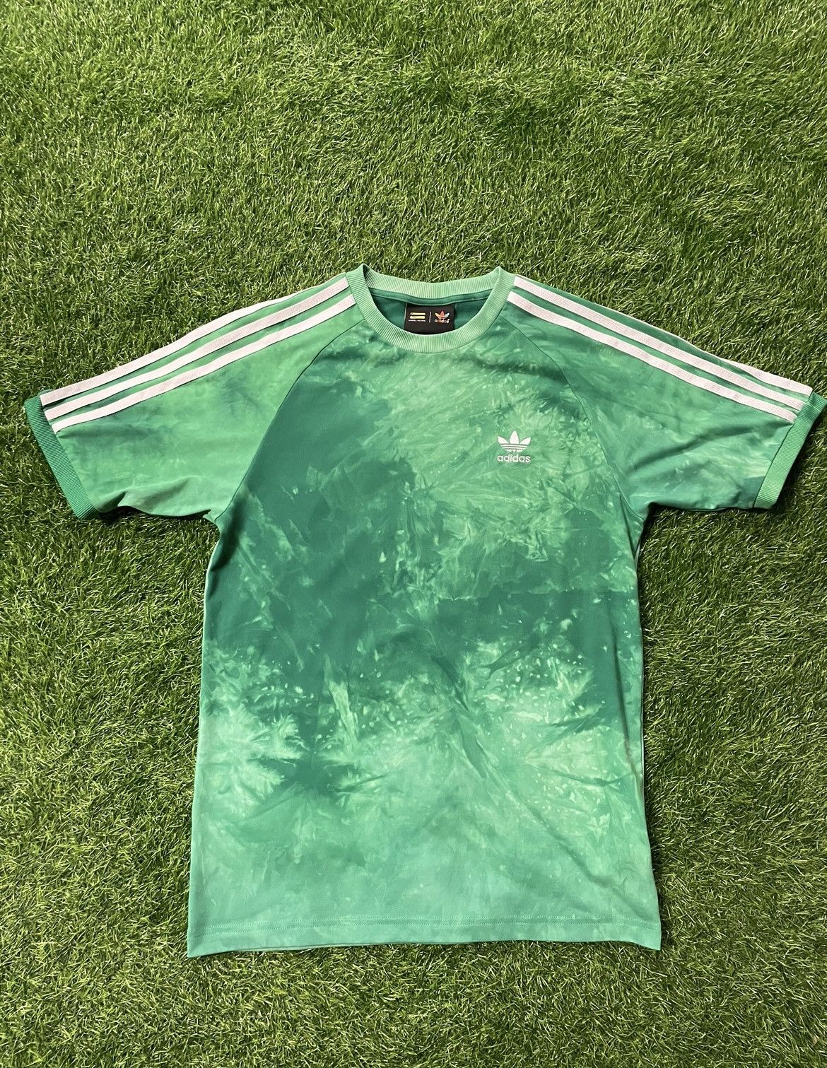 Adidas adidas pharrell williams Jersey Tee Shirt Size Small Size US S / EU 44-46 / 1 - 1 Thumbnail