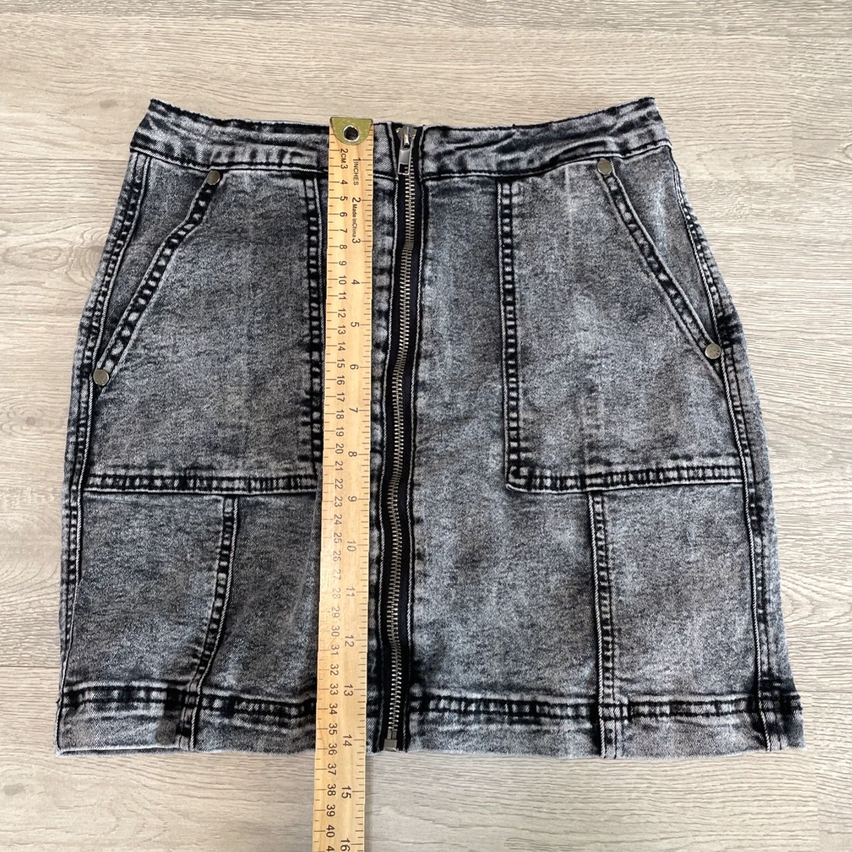 Denime VINTAGE The Style Between Us Denim Mini Skirt Black Size Medium Regular Women Size 32" / US 10 / IT 46 - 6 Thumbnail