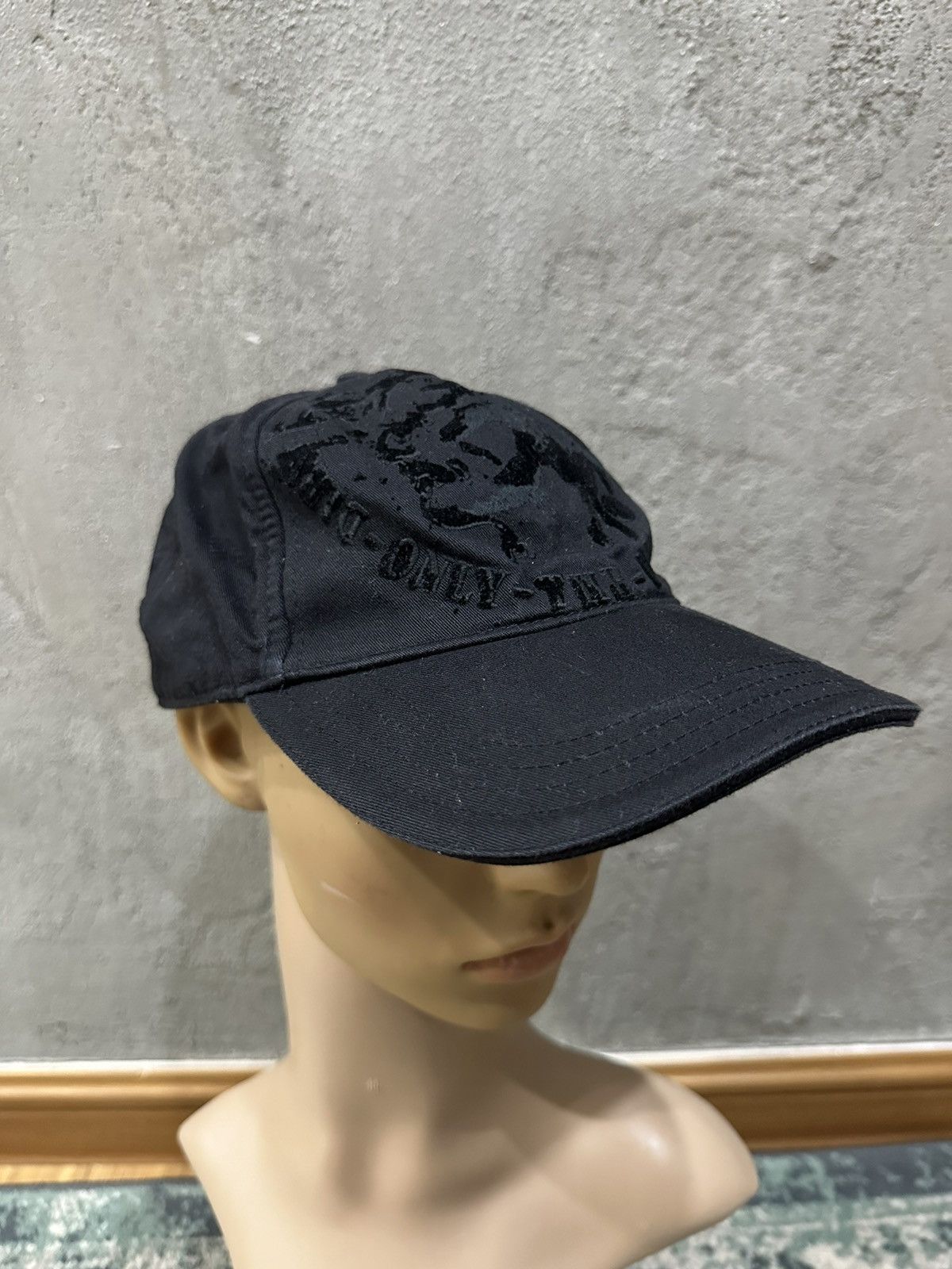 Diesel Diesel Black Velvet Hat Size ONE SIZE - 9 Thumbnail