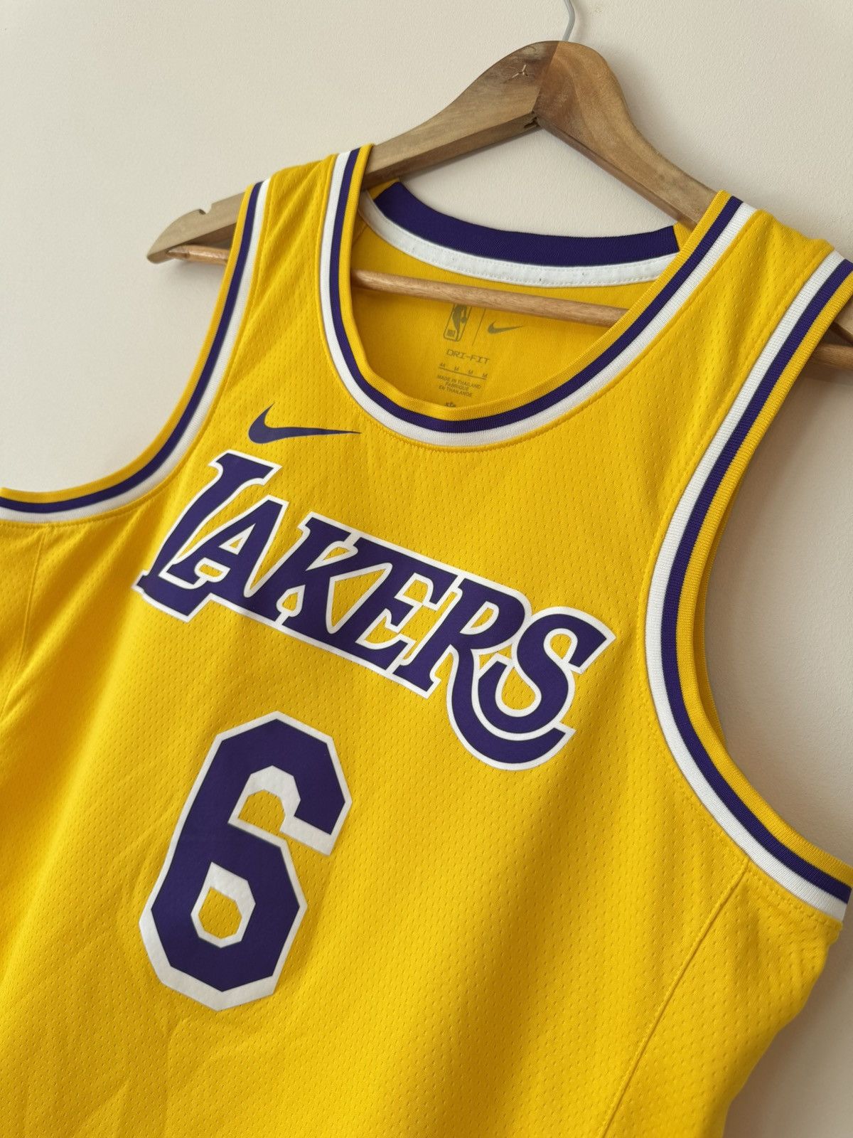 Nike James #6 Los Angeles Lakers Basketball Jersey NBA Shirt Kit Size US M / EU 48-50 / 2 - 7 Thumbnail