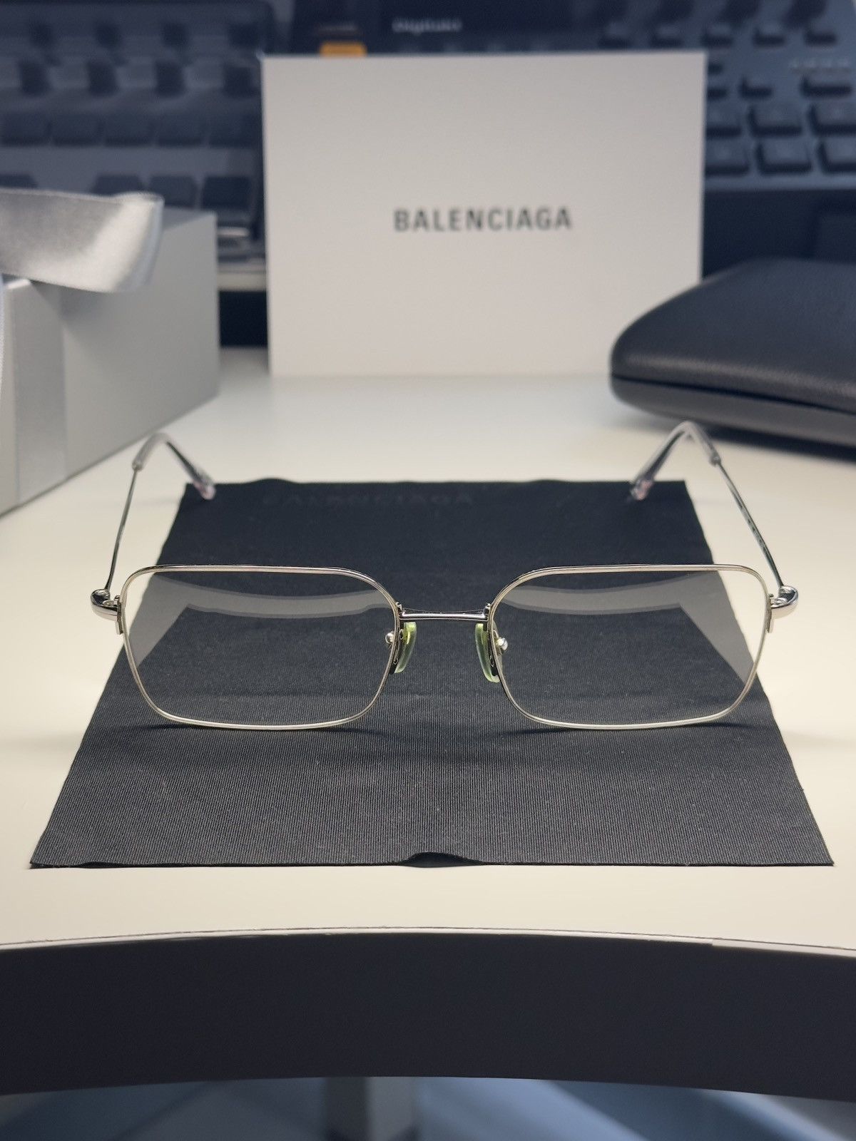 Balenciaga Balenciaga Invisible Rectangle Silver Sunglasses Size ONE SIZE - 2 Thumbnail