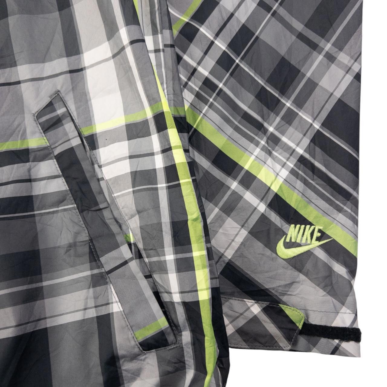 Nike Vintage Nike Lightweight Zip Up Jacket Size L Size US L / EU 52-54 / 3 - 6 Thumbnail