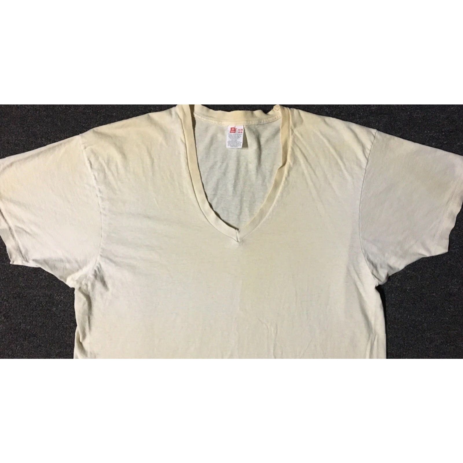 Hanes VINTAGE Hanes 90s Faded Distressed V Neck T-Shirt L White Mens Short Sleeve Grunge Punk Skate Biker Rock 80s 90s USA Retro Size US L / EU 52-54 / 3 - 5 Thumbnail