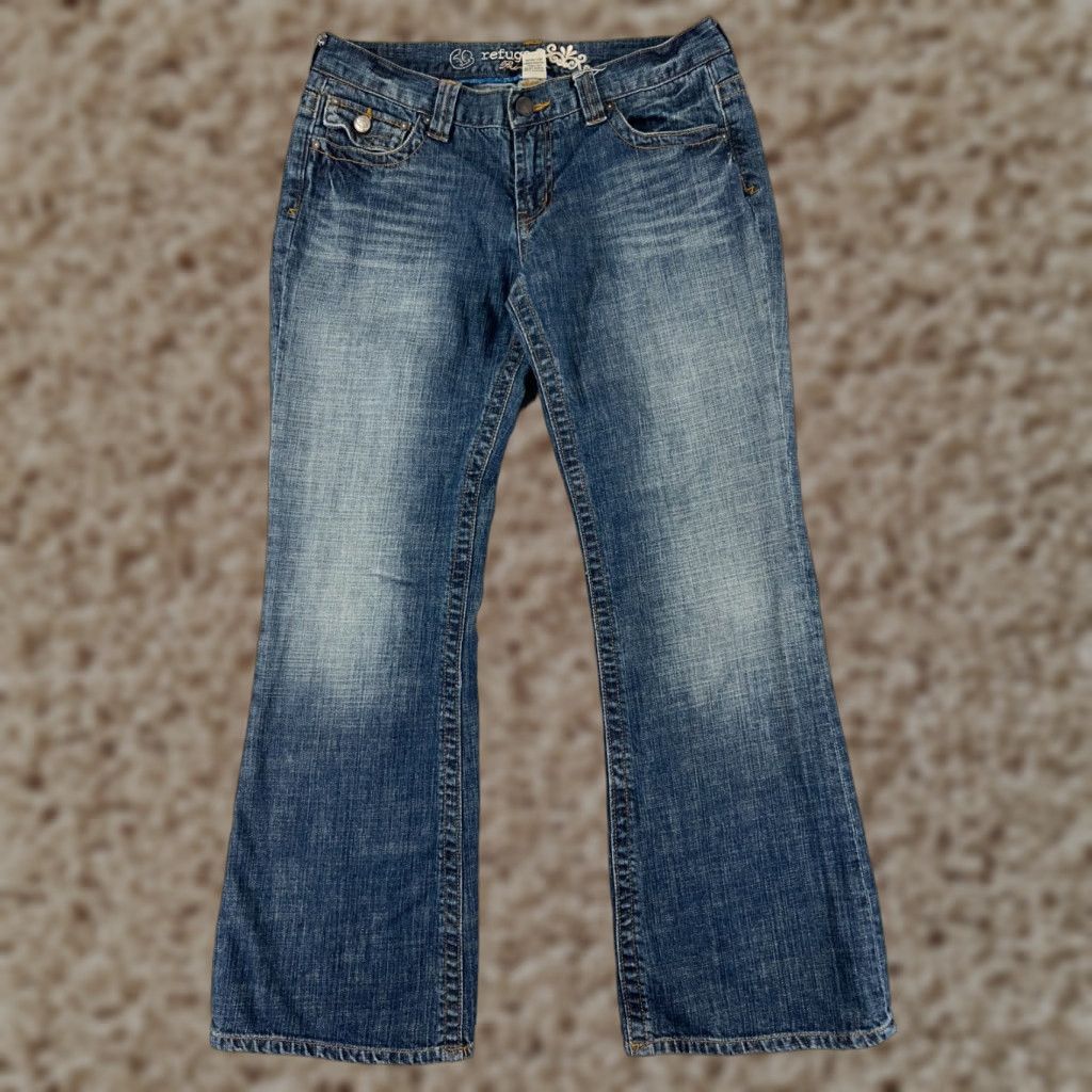 Vintage Refuge Jeans Women 13 Blue Denim Cotton Blend Stretch Bootcut 31x29 Low Rise 5-Pocket Design Regular Inseam 29 in Size 34" / US 12 / IT 48 - 1 Thumbnail