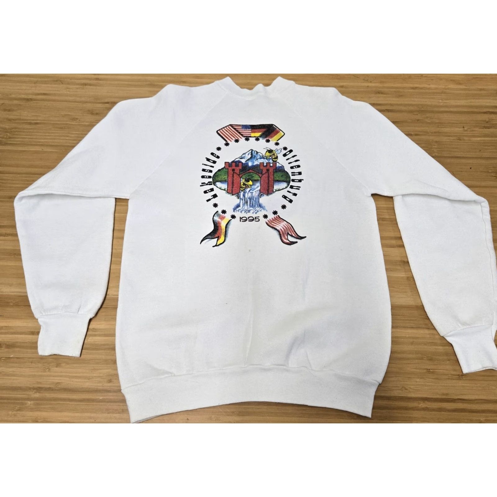 Fruit Of The Loom VINTAGE Fruit of the Loom Sweatshirt Mens Large White 1995 Lakeside Oldenburg Graphic Print USA Germany Flags Bees 90s Mens Size US L / EU 52-54 / 3 - 6 Thumbnail