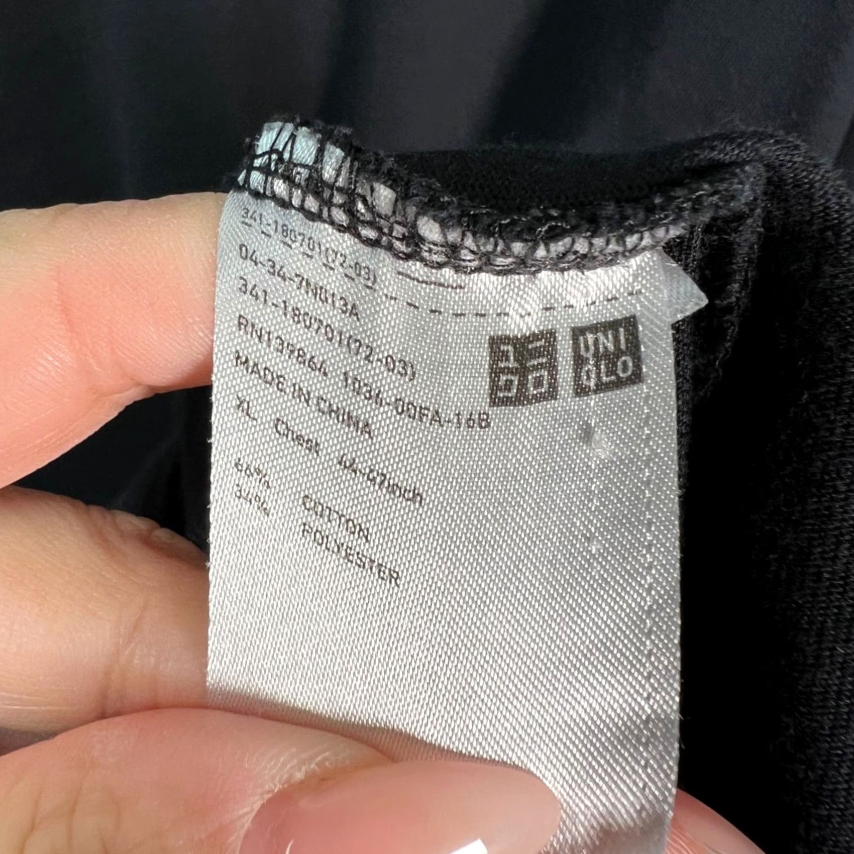 Uniqlo Uniqlo Mens XL Black V-Neck Basic Tee Soft Cotton Everyday Shirt Size XL / US 12-14 / IT 48-50 - 4 Thumbnail