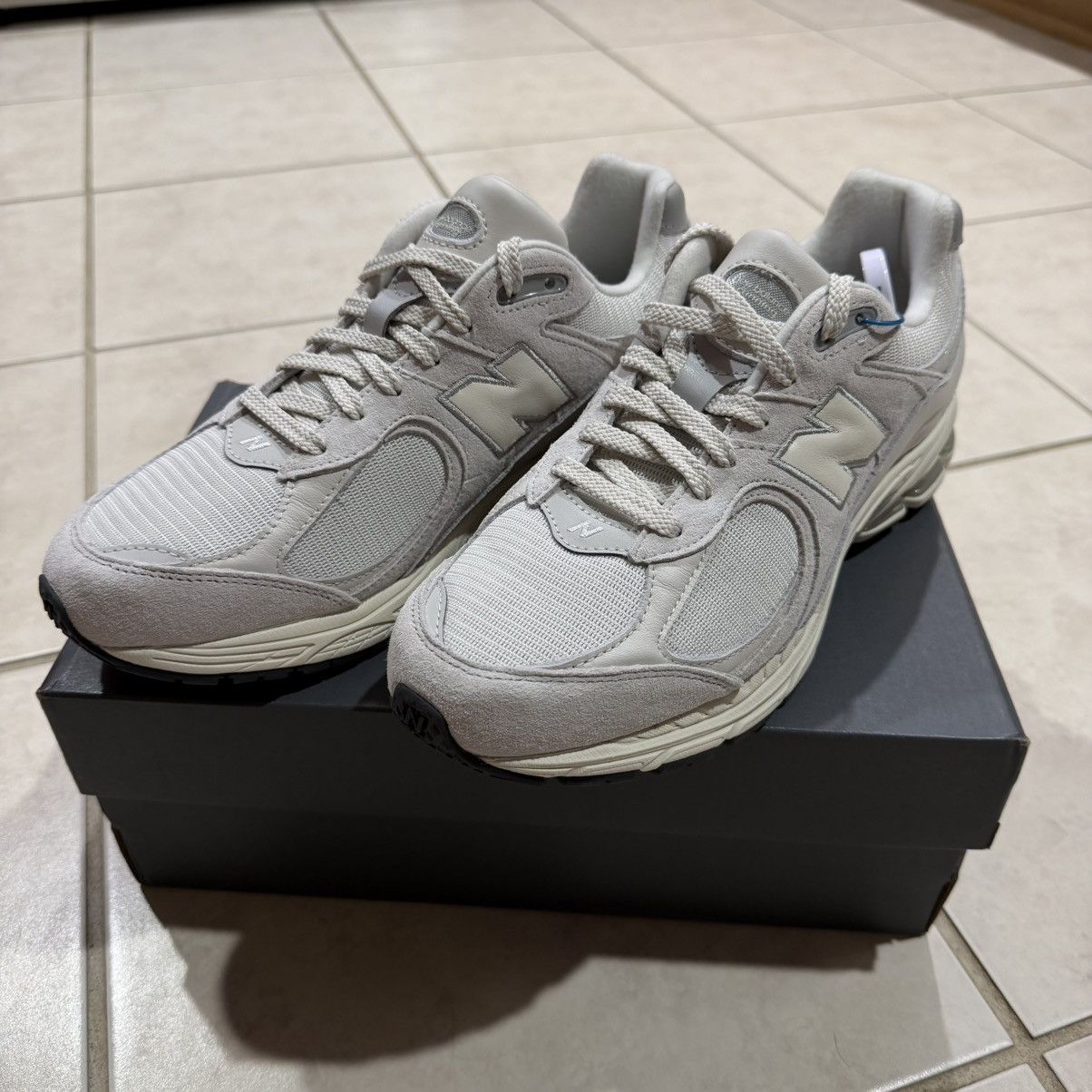 New Balance New Balance 2002r “Linen Fog Raincloud” Men’s 9 (M2002RO1) Size US 9 / EU 42 - 1 Thumbnail