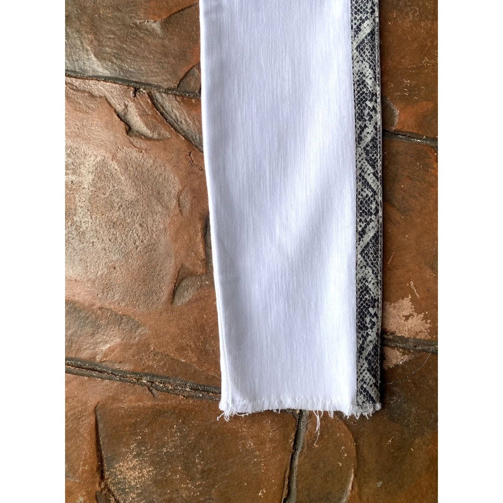 J Brand J Brand Snake Skin High Rise Skinny Jeans Alana Womens 24 White Size 42" / US 20 - 7 Thumbnail