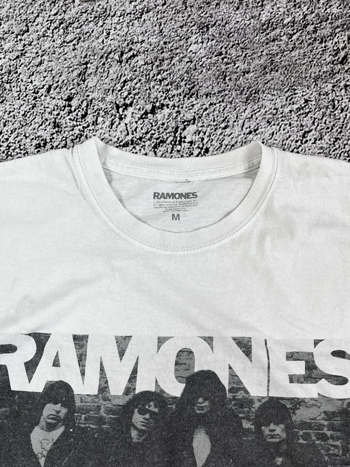 Band Tees Vintage Y2K Ramones big logo rock t shirt streetwear size M Size US M / EU 48-50 / 2 - 5 Thumbnail