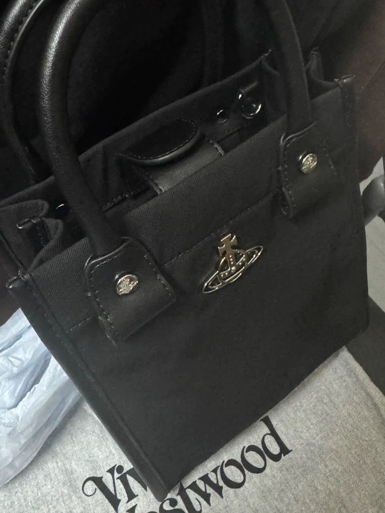 Vivienne Westwood Vivienne Westwood size os The piano book is in a tote bag Size ONE SIZE - 7 Thumbnail