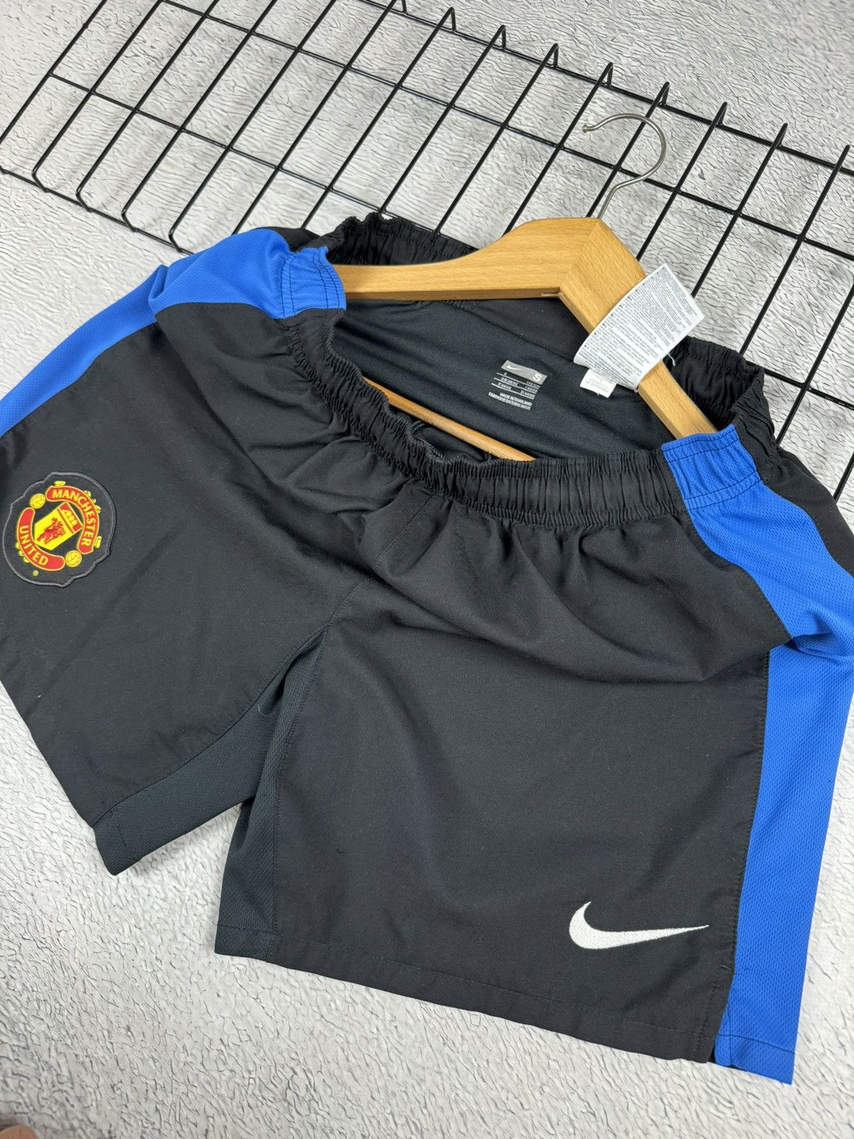 Nike × Vintage Vintage Manchester United Nike Drill Shorts y2k Blokcore S Size US 31 - 7 Thumbnail