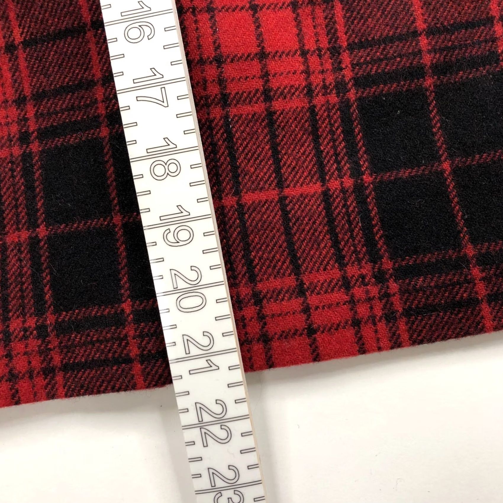 Eddie Bauer Eddie Bauer Skirt Mini Wool Blend Zip Plaid Black Red MINT 14 Multicolor, 36In Fits, Short, Women, 90s? Size 36" / US 14 / IT 50 - 4 Thumbnail