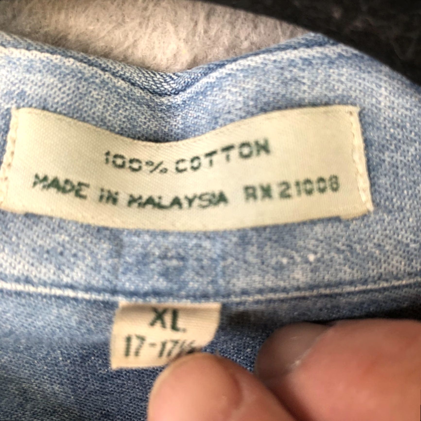 Izod VINTAGE IZOD Denim Shirt Mens XL Blue Button-Down Long Sleeve Pocket Casual Chambray Shirt Mens Size US XL / EU 56 / 4 - 6 Thumbnail