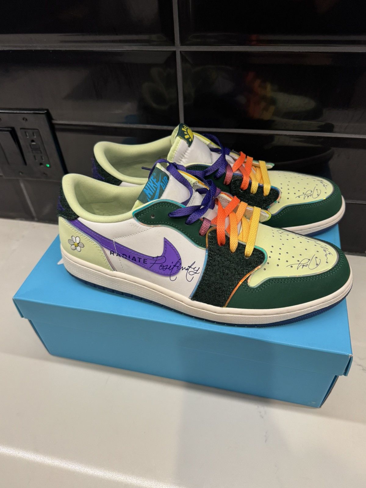 Jordan Brand Air Jordan 1 Low OG “Doernbecher 2023” – Size 13 Size US 13 / EU 46 - 11 Thumbnail