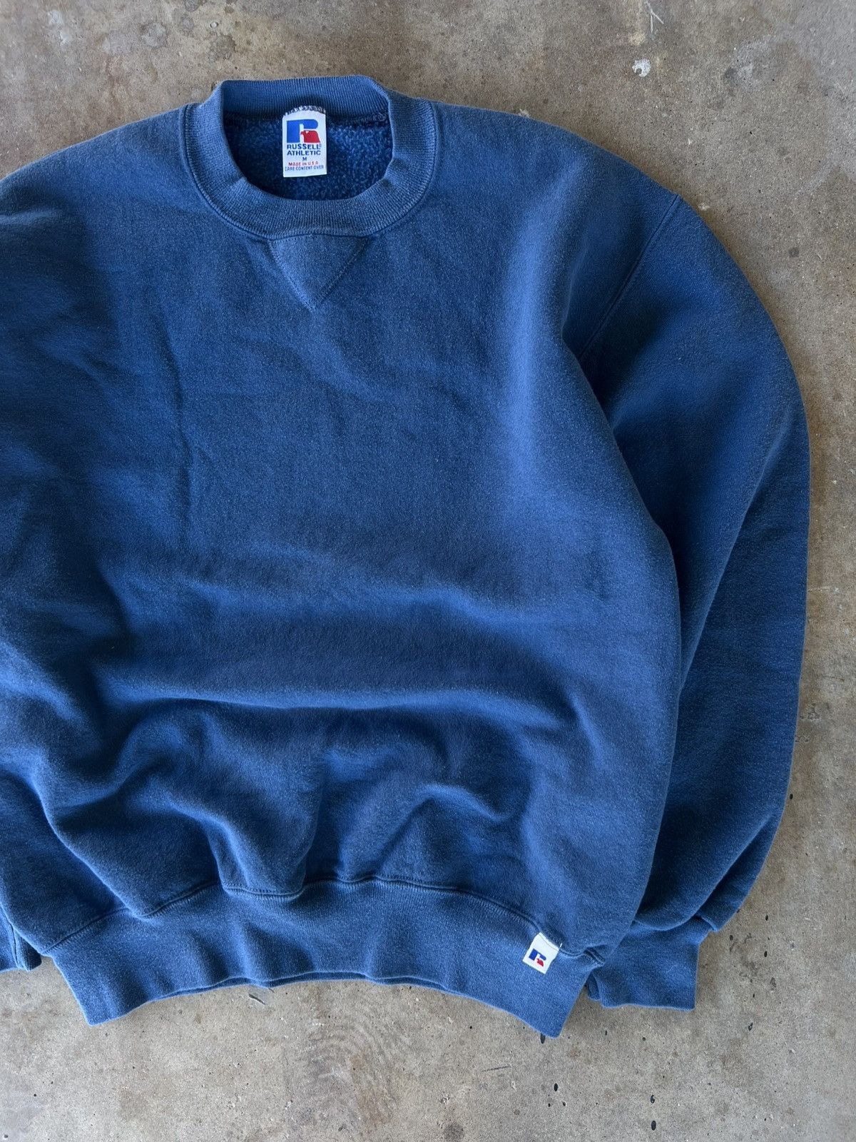 Russell Athletic Vintage 90’s Russell Essential Red Sweatshirt Crewneck Size US M / EU 48-50 / 2 - 1 Thumbnail