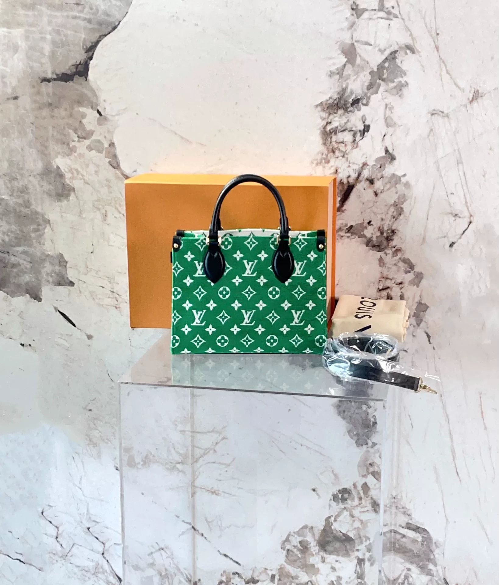 Louis Vuitton Pre-loved Bag Very good condition Size ONE SIZE - 1 Thumbnail