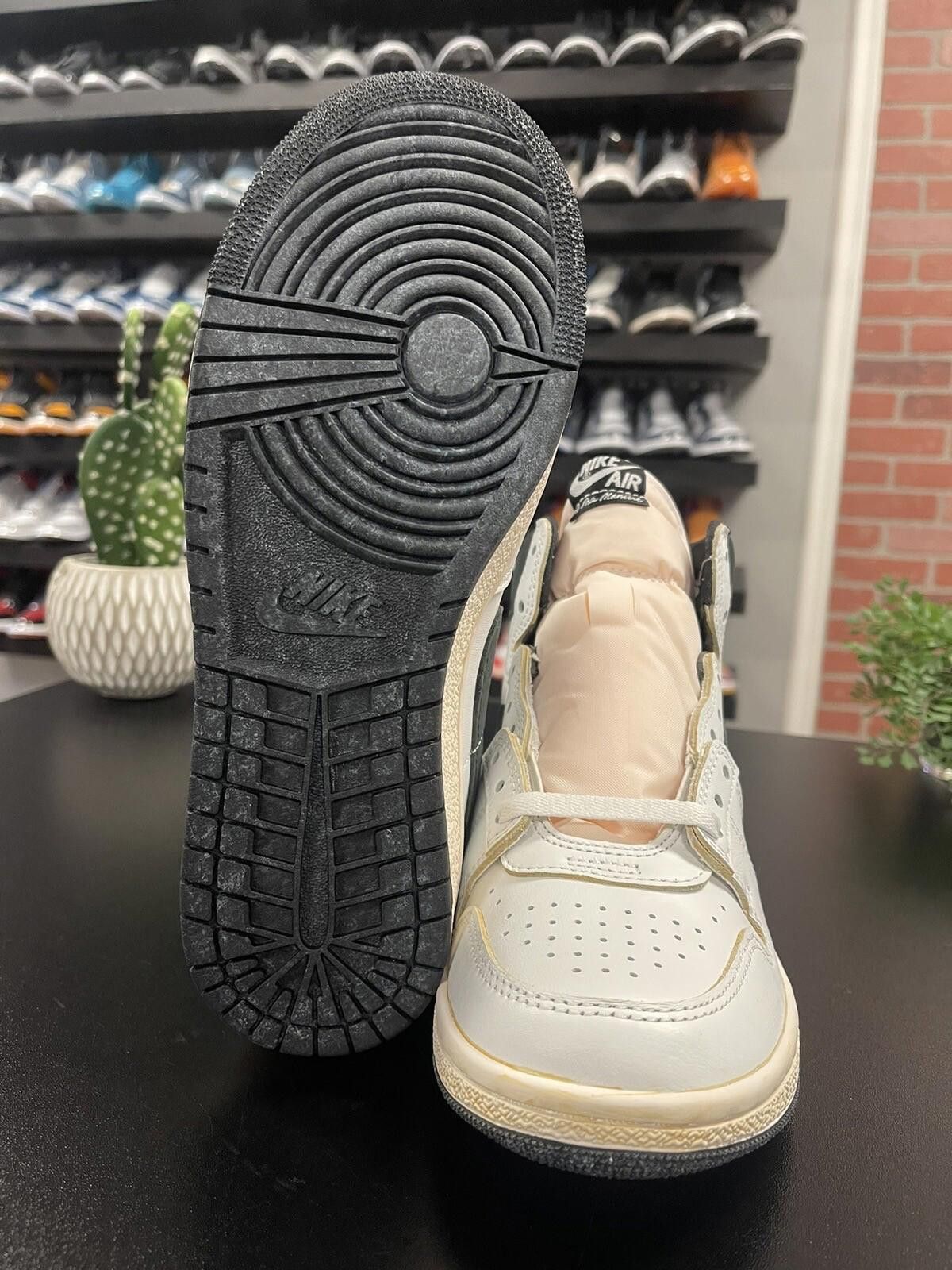 Jordan Brand Size 6.5 - Air Jordan Air Ship x A Ma Maniere White/Black Size US 6.5 / EU 39-40 - 10 Thumbnail