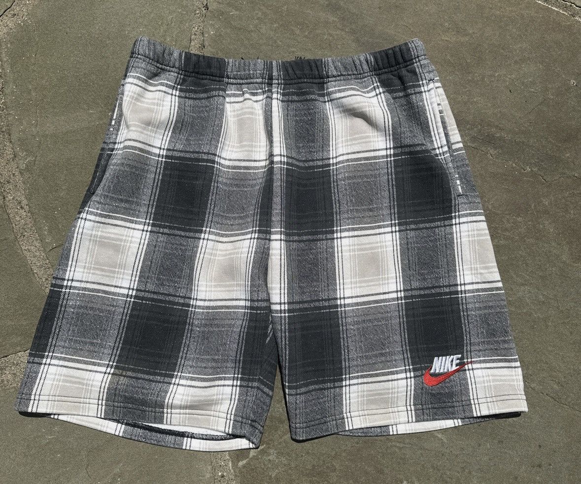Supreme nike plaid shorts hot sale