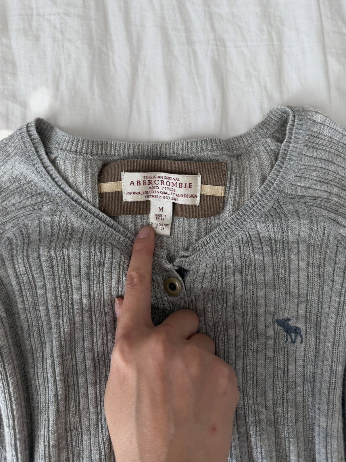 Vintage Abercrombie & Fitch Cotton Ribbed Longsleeve Henley in Gray, Women's — image 4 of 6