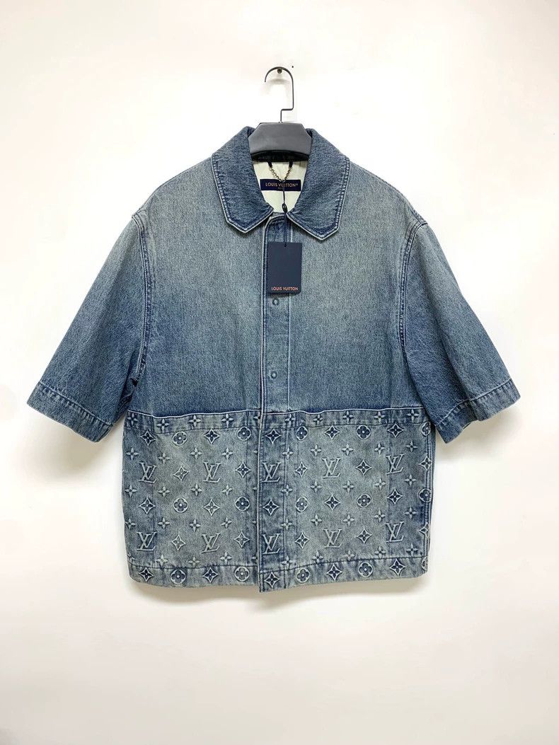 Louis Vuitton Louis Vuitton Washed blue embossed denim short sleeve shir Size US L / EU 52-54 / 3 - 1 Thumbnail