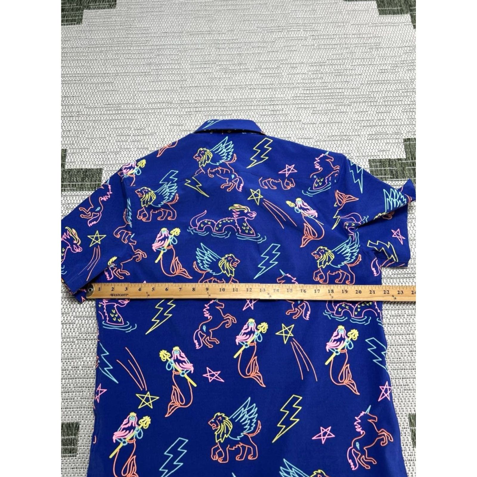 Chubbies Chubbies The Neon Lights Friday Shirt Mens Medium Blue Geometric Print Weekend Size US M / EU 48-50 / 2 - 5 Thumbnail