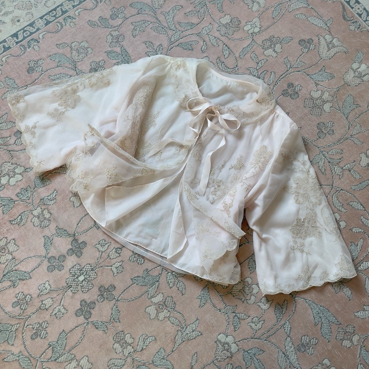 Vintage Vintage 1960s Pale Pink Embroidered Chiffon Bed Jacket (S–M) Size M / US 6-8 / IT 42-44 - 2 Thumbnail