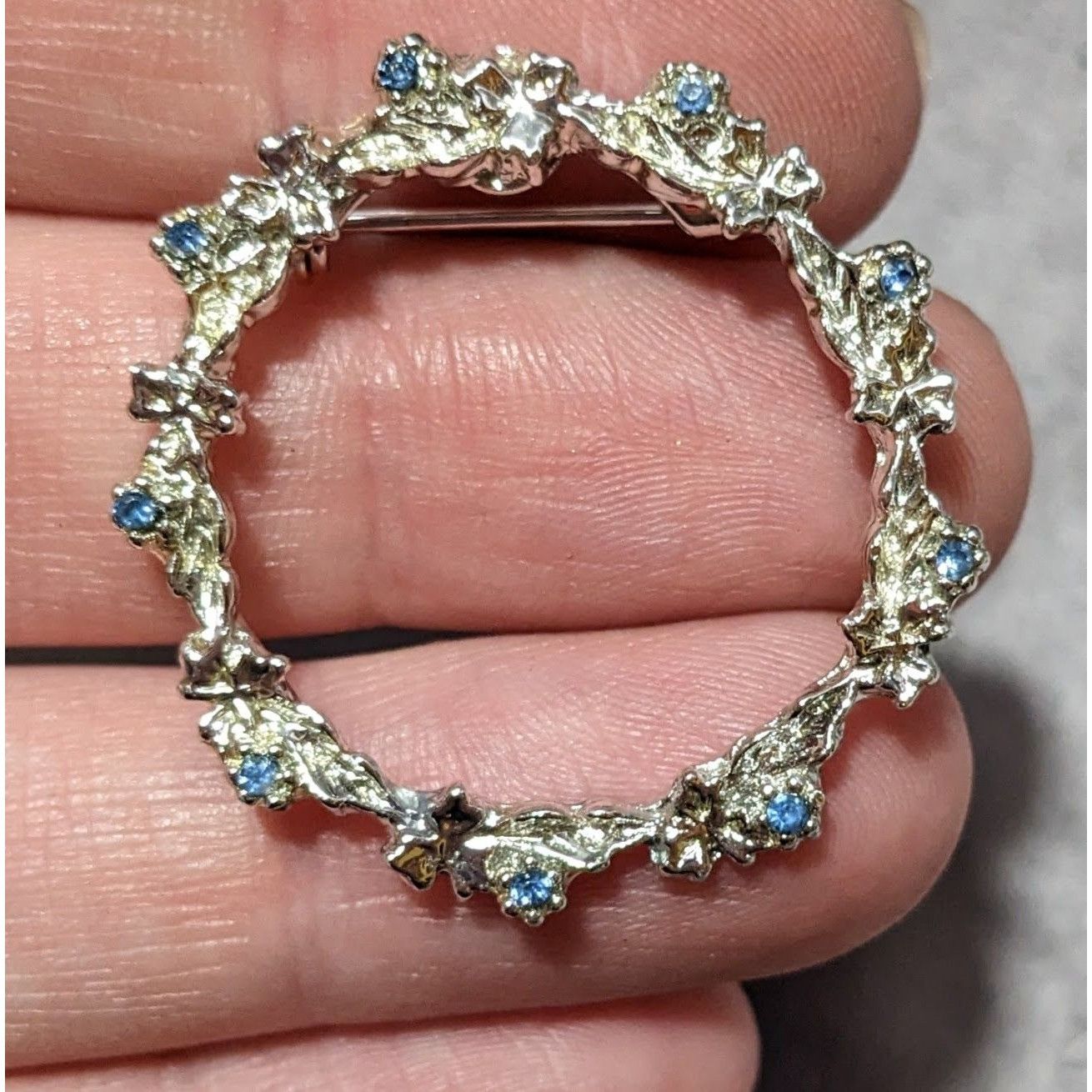 Other Dainty Blue And Silver Floral Rhinestone Wreath Brooch Size ONE SIZE - 5 Thumbnail