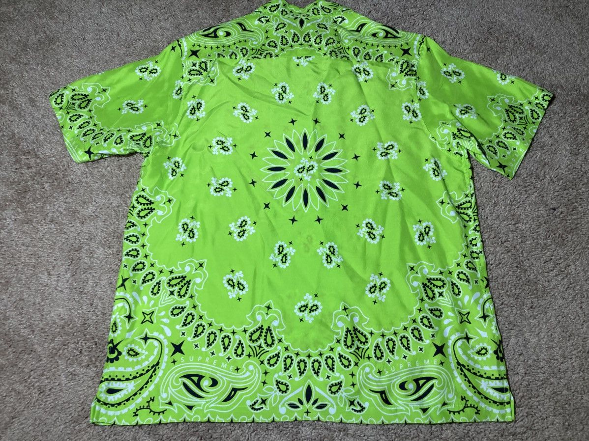 Supreme SS21 Supreme Silk Green Bandana Button Up Shirt Pattern 2021 Size US M / EU 48-50 / 2 - 6 Thumbnail